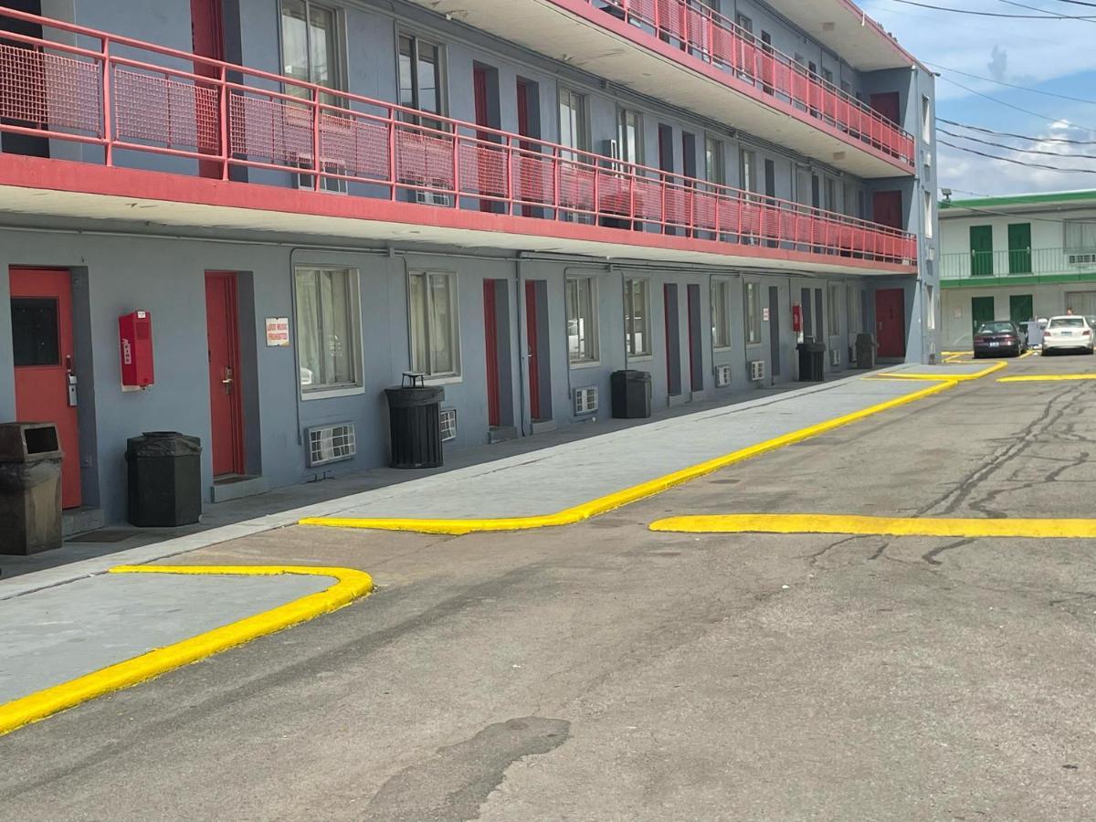 Budgetel Inn And Suites - Louisville Esterno foto