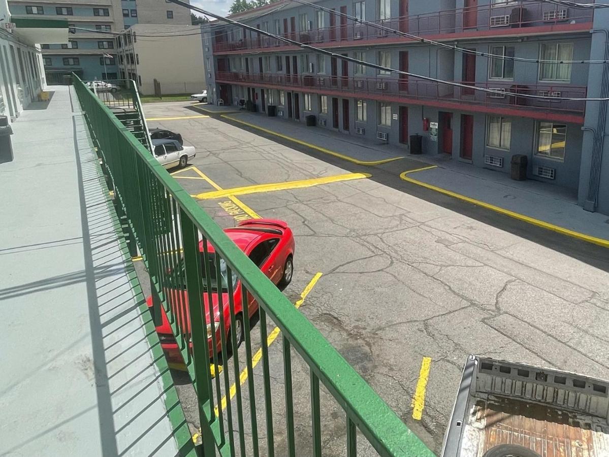 Budgetel Inn And Suites - Louisville Esterno foto
