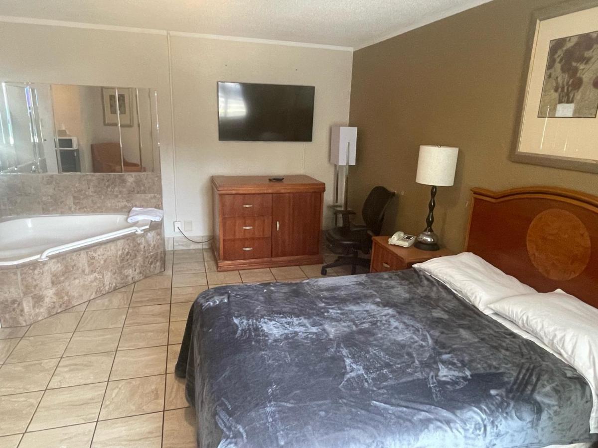 Budgetel Inn And Suites - Louisville Esterno foto