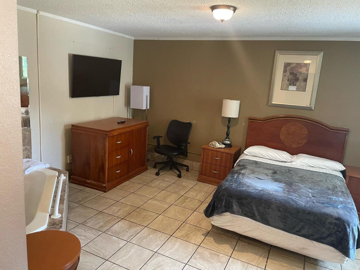 Budgetel Inn And Suites - Louisville Esterno foto