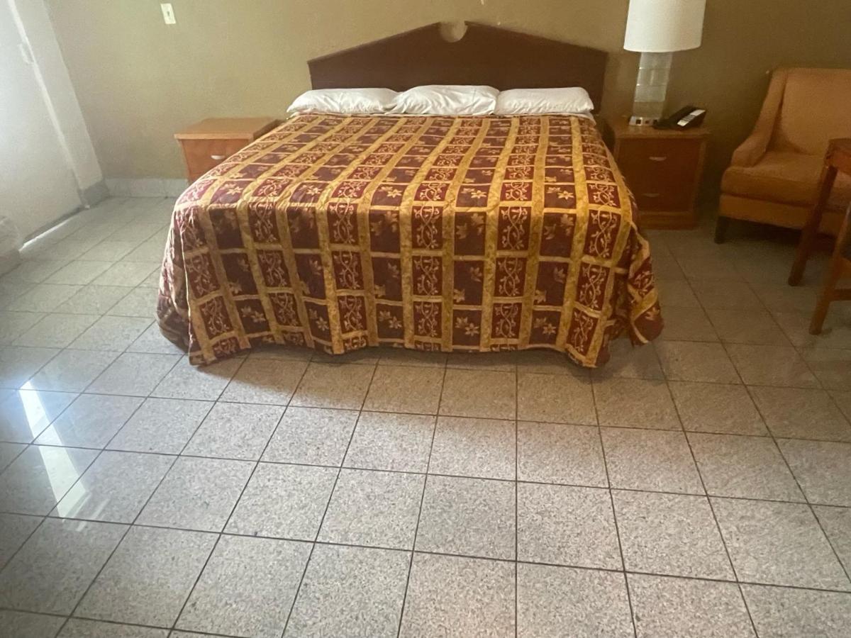 Budgetel Inn And Suites - Louisville Esterno foto