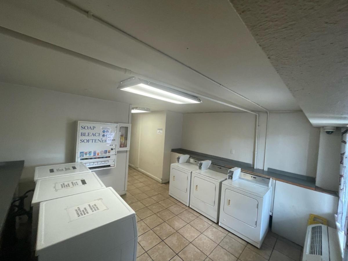 Budgetel Inn And Suites - Louisville Esterno foto
