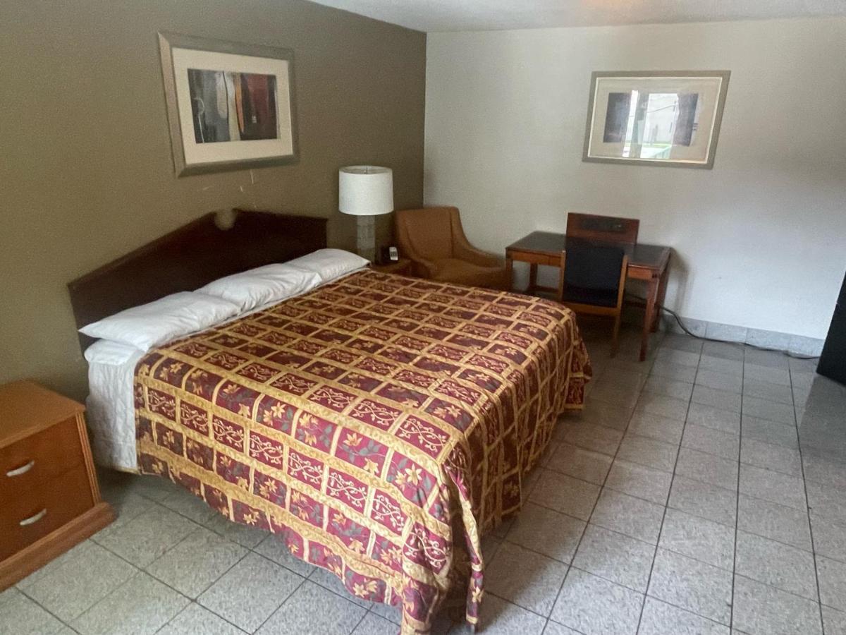 Budgetel Inn And Suites - Louisville Esterno foto